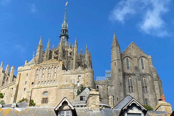 Private Mont Saint-Michel Trip by Mercedes from Paris with Lunch - 13:15 to 17:15 inside the island: the guided Abbey visit plan