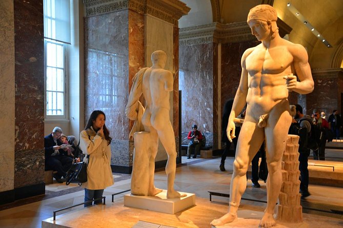 Private night tour at the Louvre - Meeting point timing: avoid losing minutes in the courtyard
