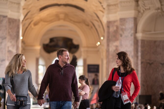 Private night tour at the Louvre - Stop 1, Louvre Museum: the highlights route without the overwhelm