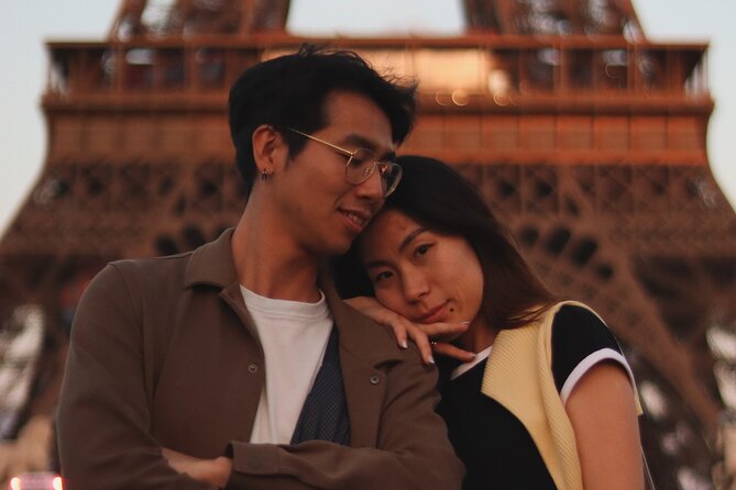 Private photo session with a professional in Paris - How the shoot starts on Avenue de Camoens (and why that matters)