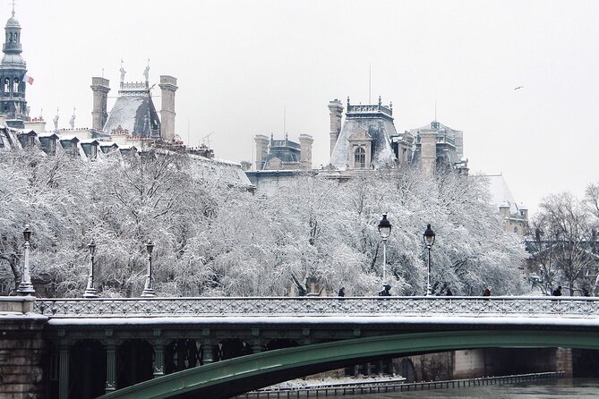 Private Photo Tour in Paris with a Professional Photographer - Stop 1, La Petite Maison Rose de Montmartre (since 1920)