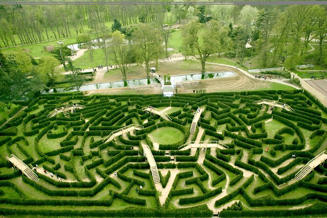 Private Return Transfer Thoiry Zoo Safari from Paris - Thoiry Castle: Renaissance details you can actually see