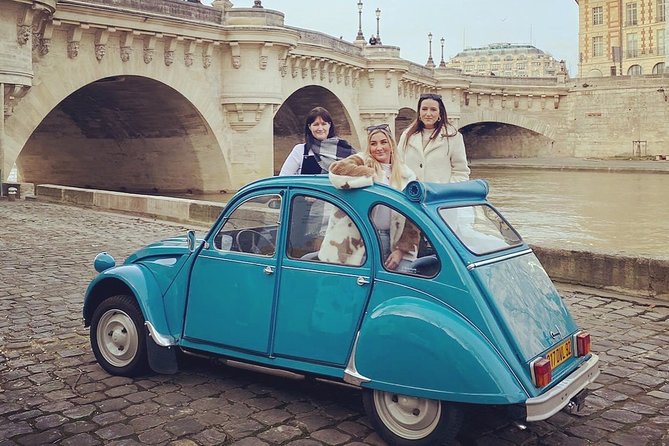 Private ride in a Citroën 2CV in Paris - 2h - Champs-Élysées to the Arc de Triomphe: The Joe Dassin Moment