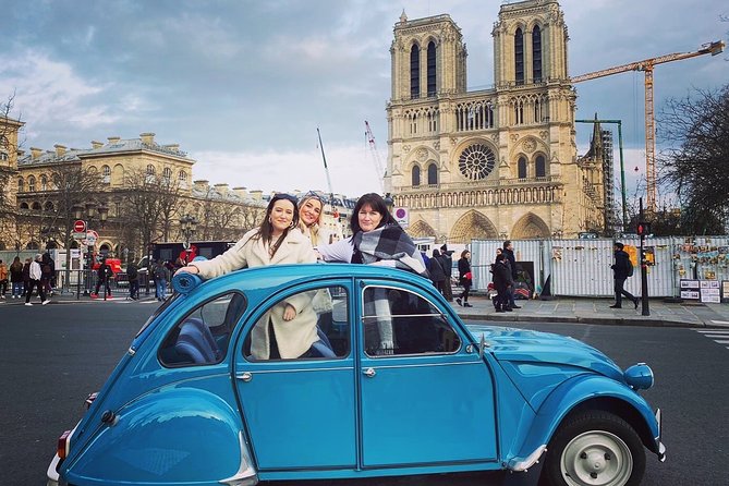 Private ride in a Citroën 2CV in Paris - 2h - Eiffel Tower: 10 Minutes of Iron Lady Magic, Ticket Not Included