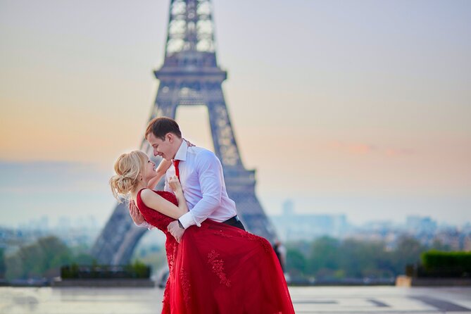 Private Romantic Photoshoot in Paris with Bouquet of Flowers - Why a private Eiffel Tower shoot fits Valentine season