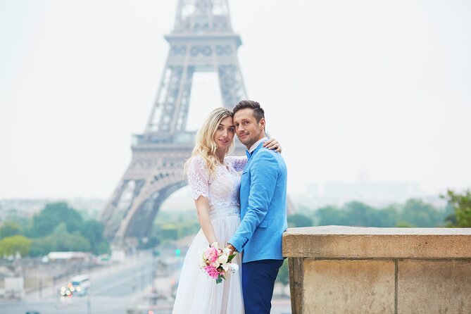 Private Romantic Photoshoot in Paris with Bouquet of Flowers - The bouquet of flowers: romantic prop with real purpose
