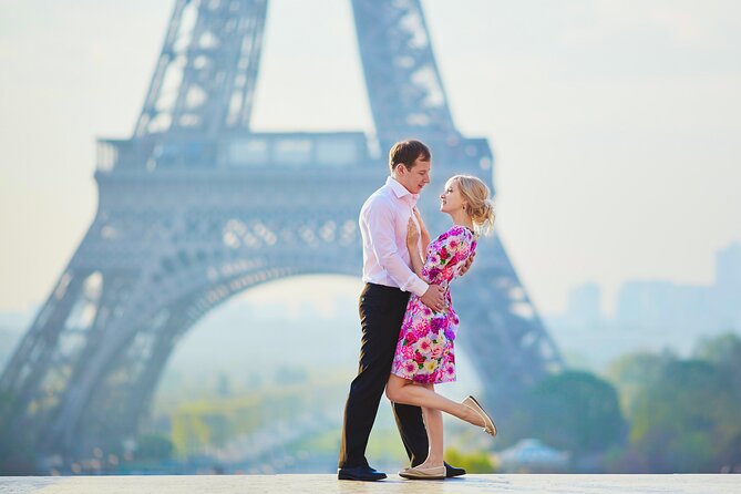 Private Romantic Photoshoot in Paris with Bouquet of Flowers - What you actually get: 50 high-quality photos and an online gallery