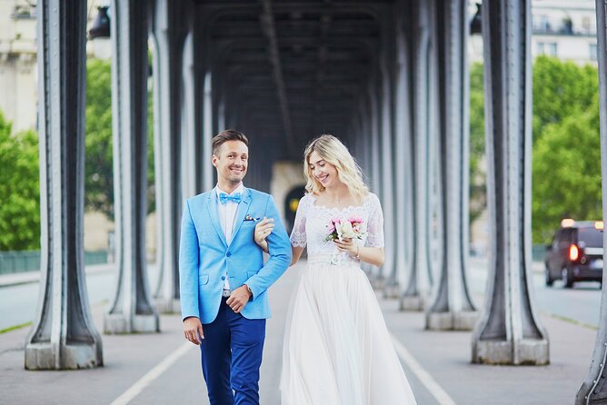 Private Romantic Photoshoot in Paris with Bouquet of Flowers - Value for $150.10 per group, up to 4