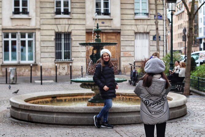 Private Screen to Streets: A TV Show-inspired Paris Walking Tour - Stop 3: Fontaine Saint-Michel and Mindy’s busking moment