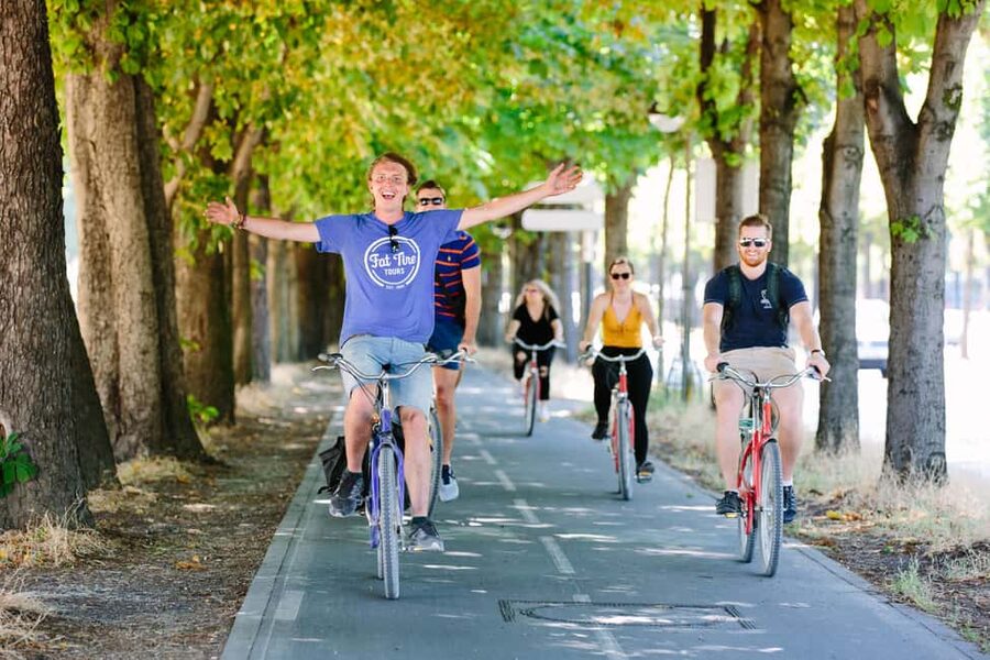 Private Secrets of Paris Bike Tour - Private guide impact, why the feedback keeps talking about communication