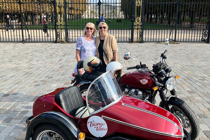 Private Sidecar Tour of the Hidden Gems of Paris - How the guide makes the short stops feel complete (Simon’s approach)