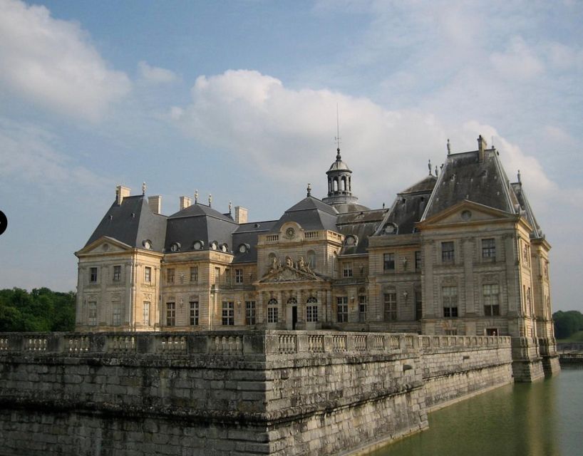 Private tour: Chateaux de Vaux le Vicomte & Fontainebleau - Key highlights at a glance