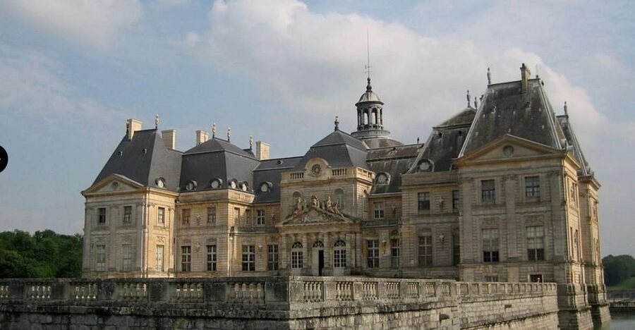 Private tour: Chateaux de Vaux le Vicomte & Fontainebleau - Château de Fontainebleau: royal rooms and Napoléon’s Throne