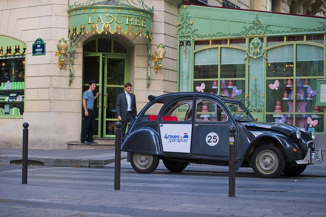 Private tour Paris 3 hours in vintage Citroën 2CV - Getting in and staying comfortable in a small classic car