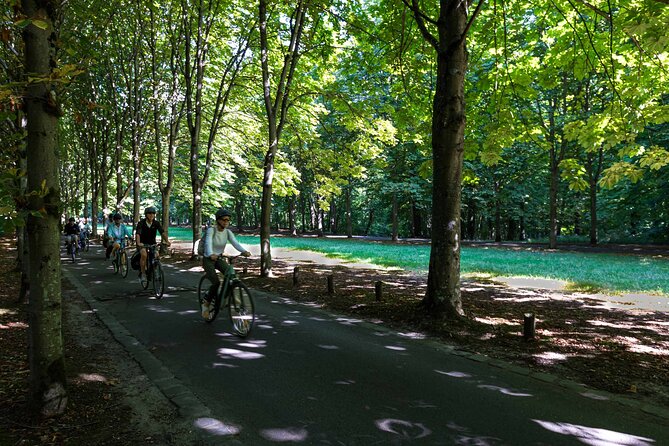 Private Tour: Versailles by Electric Bike from Paris - Grand Canal picnic at Versailles park: when lunch meets the setting