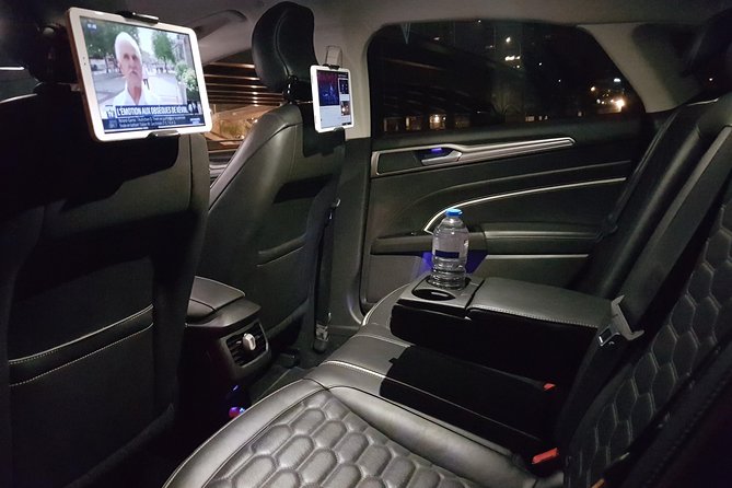 Private transfer from Charles de Gaulle airport to Paris: Premium Service - Drop-Off in Paris: Smooth Hotel Entry Without the Car Hunt