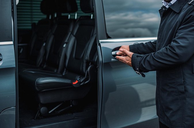 Private Transfer : From Orly Airport > PARIS - Price and value for a private group of up to four