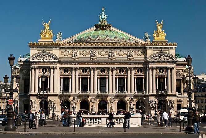 Private transfer from PARIS city to CDG or ORY airport - Communication and Support: Flight Changes Don’t Have to Ruin Your Morning