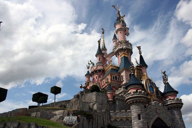 Private Transfer FROM Paris To Disney - Who runs the ride, and why that matters