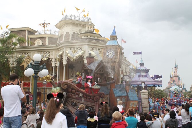 Private transfer from Paris to Disneyland - What the 35-Minute Ride Feels Like (and What Helps You Stay Comfortable)