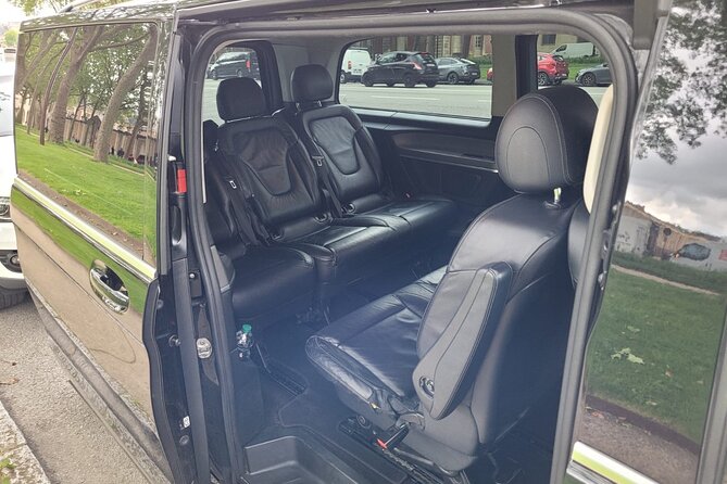 Private Transfer Paris from and to Airport (CDG, Orly, Beauvais) - If your flight delays or terminals get confusing