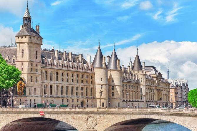 Private Transfers from Paris City to Paris Airport CDG - Luggage Help, Door Handling, and the Comfort Factor