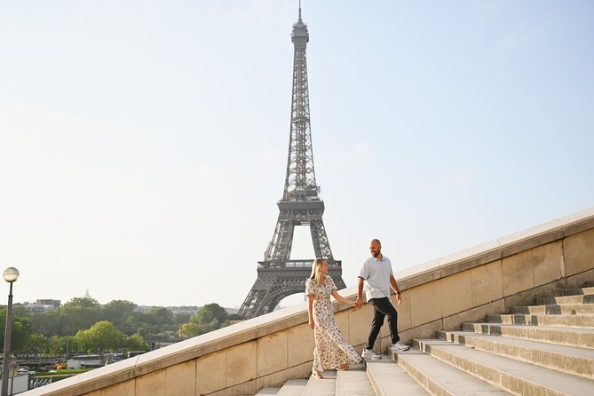 Private Vacation Photos in Paris - Rain plan: covered bridge time with Eiffel views