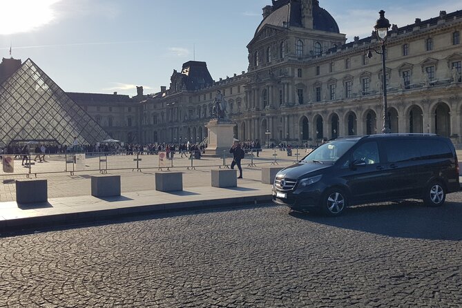 Private Van Transfer from CDG Airport to Paris - Communication style: flight tracking, WhatsApp-like messages, and calm answers