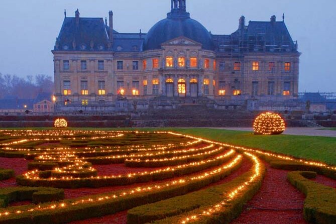 Private Vaux-le-Vicomte Candlelight Half-Day Escape from Paris - The end-of-visit show and fireworks moment