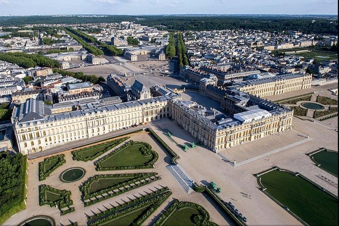 Private Versailles Tour with Guide + Round Trip Transport from Paris - Entering the Château de Versailles: what “two hours” really means