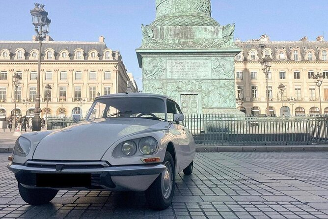 Private Vintage Car Tour of Paris in a Citroën DS - 2H - Arc de Triomphe and Place Vendôme, Big Names on Quick Pull-Overs