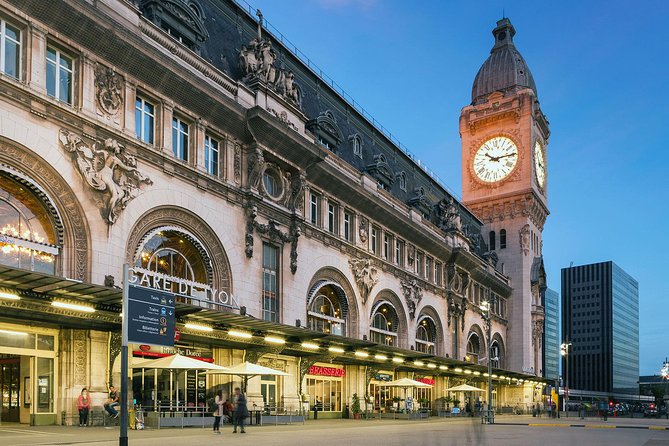 Private VIP transfer with a Ford Explorer from CDG Airport to Paris or return - Hitting Paris Traffic Without the Stress