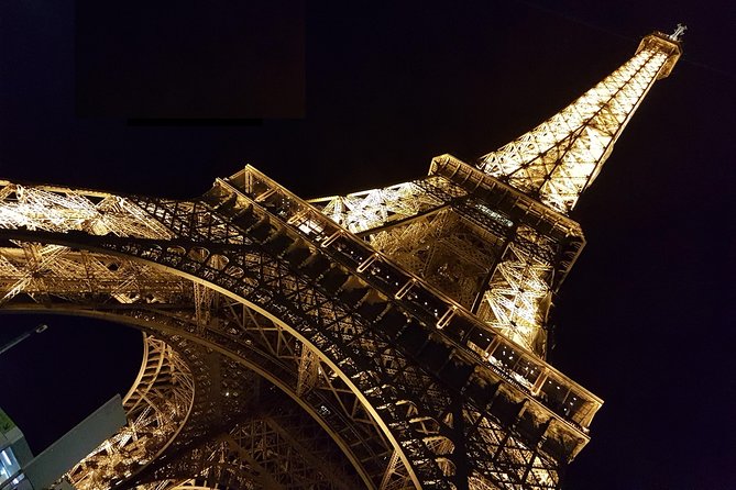 Private VIP transfer with a Ford Explorer from CDG Airport to Paris or return - Flight Delay Buffer and What It Means for Your Day