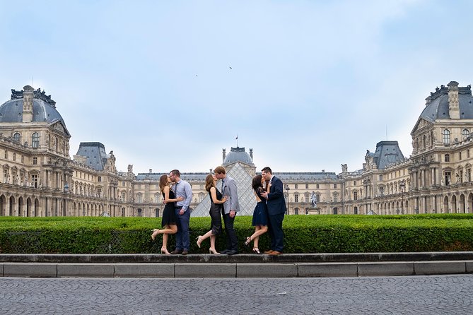 Professional Photo Shoot Walking Tour in Central Paris - Meeting Point, Timing, and How to Prep