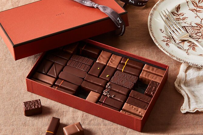 Pure Chocolate Tour in Paris - Entering the Marais from Patrick Roger, the smart way to start