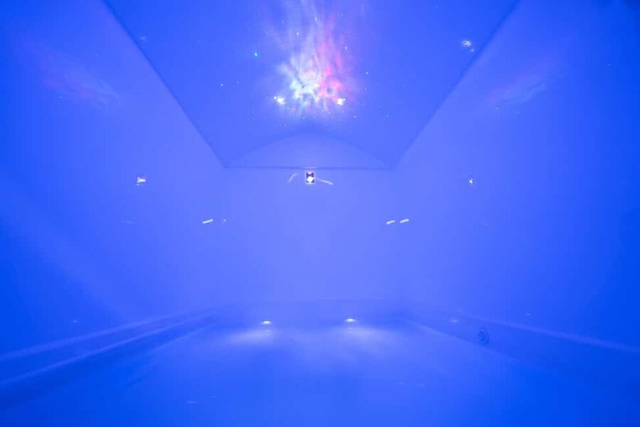 Relaxation and regeneration - XXL flotation pools and the magnesium, Dead Sea-style feeling