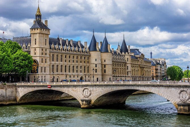 Sainte Chapelle and Conciergerie 1.5-Hour Private Guided Tour - Your art historian guide makes Gothic design make sense