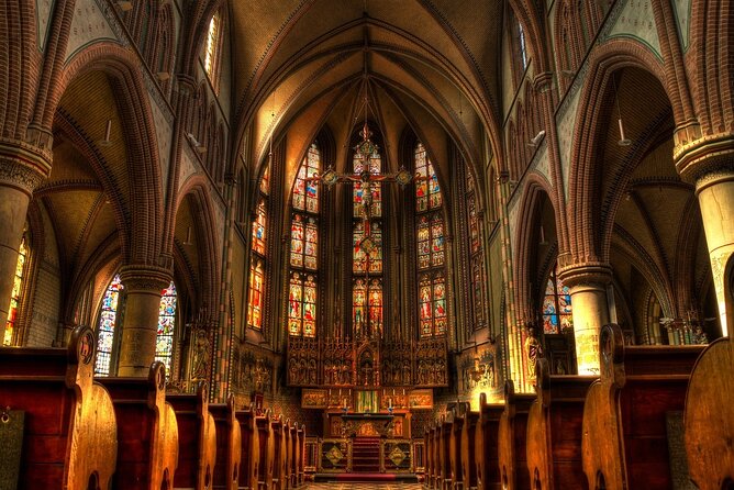 Sainte-Chapelle and Conciergerie Guided Tour with Ticket in Paris - Île de la Cité is the point, not just the backdrop