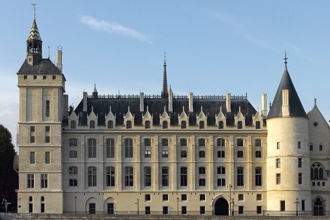 Sainte-Chapelle and Conciergerie Guided Tour with Ticket in Paris - How the guides shape your day