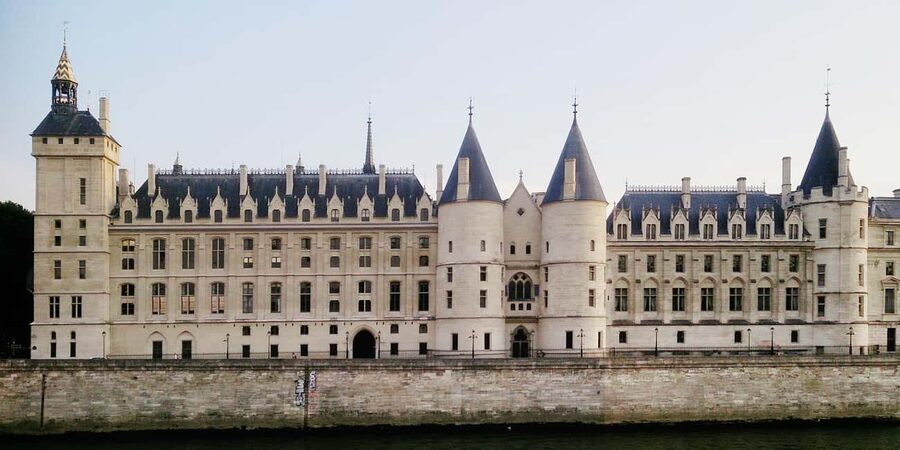 Sainte Chapelle & Conciergerie Private Guided Tour - From Sainte-Chapelle to the Conciergerie: sacred power meets revolutionary reality