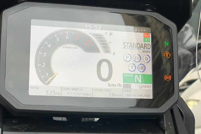 Scooter rental X-ADV Honda 2023 (A2 license) Paris - Parking and Security: Simple Rules That Save Stress