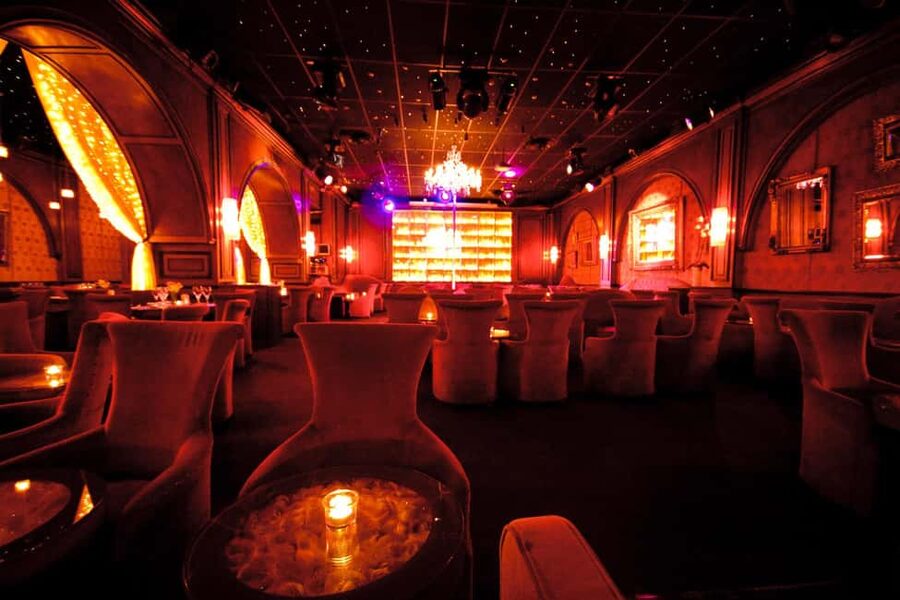 Secret Square Paris : Parisian Strip-Tease Cabaret Ticket - The show itself: elegant strip-tease, but know the vibe