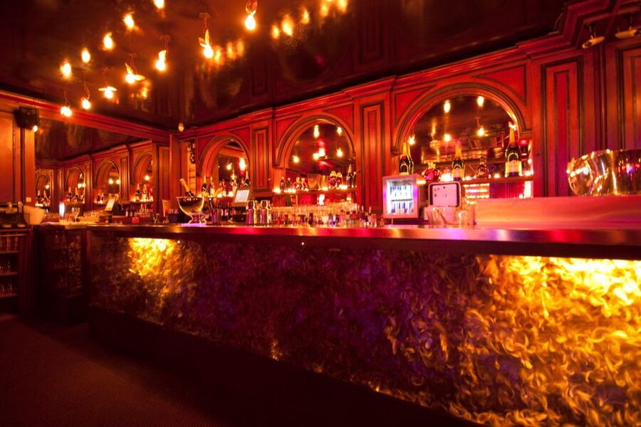 Secret Square Paris : Parisian Strip-Tease Cabaret Ticket - Clothing rules and payments: small constraints worth planning for