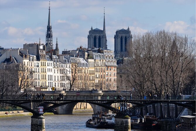 Seine River Cruise flexible ticket with Audio in Paris - 1 Hour - The 1-hour route: what you’ll actually see from the water