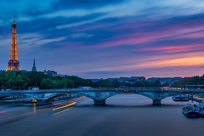 Seine River Cruise & French Crepe Tasting by the Eiffel Tower - Audio in 14 languages: great when it works, annoying when it doesn’t