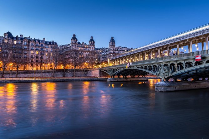 Seine River Cruise & French Crepe Tasting by the Eiffel Tower - Crowds, seating, and why timing matters on the boat