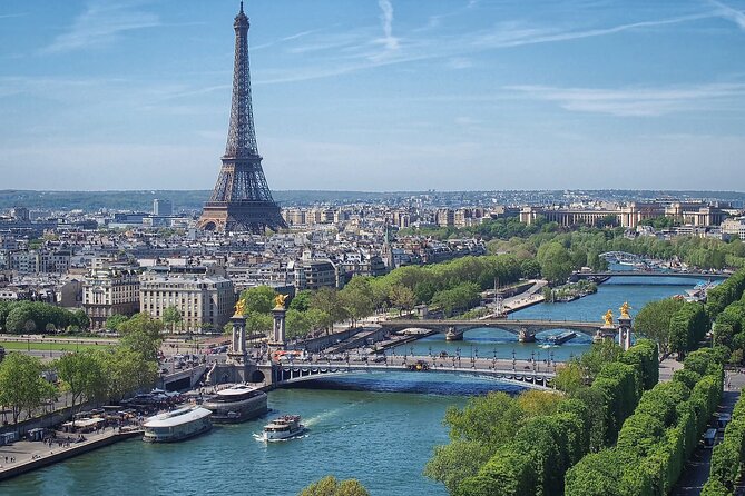 Seine River Cruise with Commentary 1 Hour - Timing, day vs night, and the evening smart dress rule