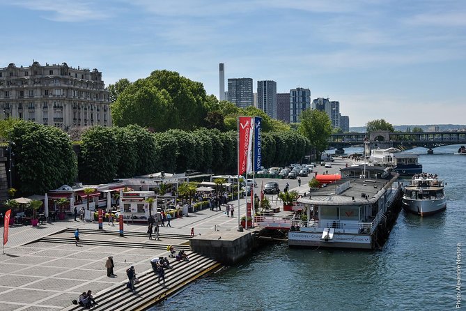 Seine River Guided Cruise by Vedettes de Paris - Eiffel Tower to Invalides: starting with the big hit