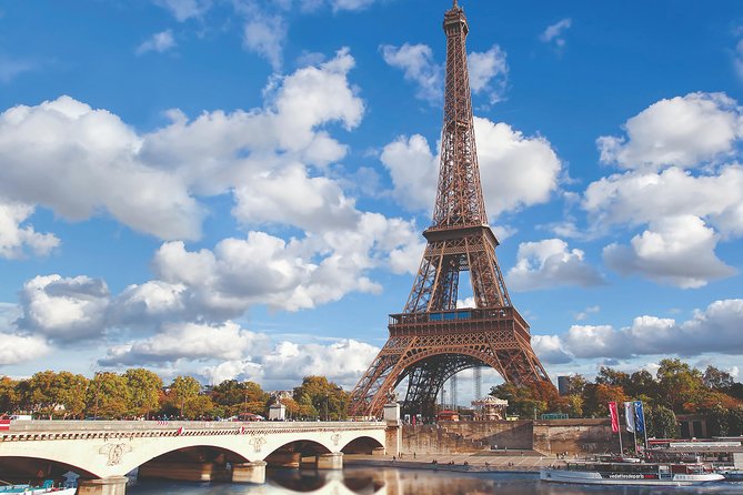 Seine River Guided Cruise Champagne Option by Vedettes de Paris - How the Seine cruise gives you landmark context in one hour