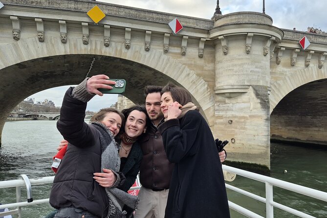 Seine River Sightseeing Guided Cruise by Vedettes du Pont Neuf - How the Live Commentary Works, and What to Listen For
